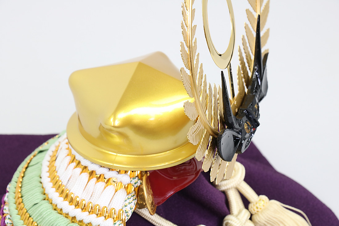 武将の五月人形の兜の寄り。飾りの形で印象が変わる